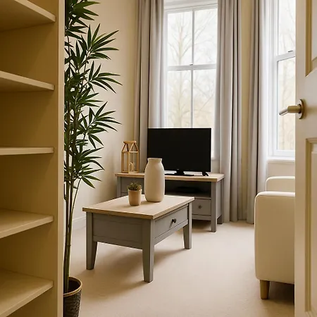 Flat - 3 Min To West Kensington Station Apartment London