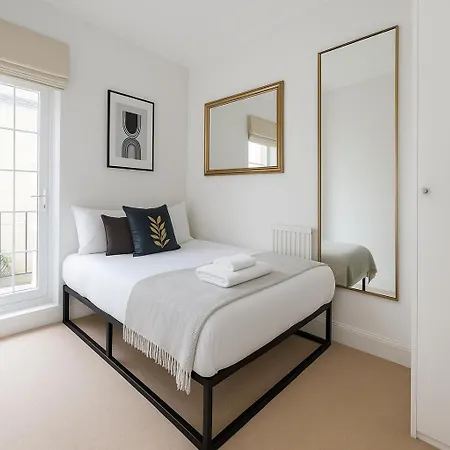 Flat - 3 Min To West Kensington Station * London