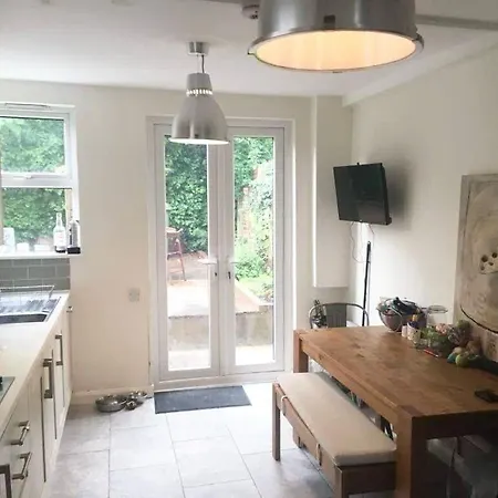 5 Bed House With Garden, Up To 9 Guests, Close To O2 And Greenwich Market * London