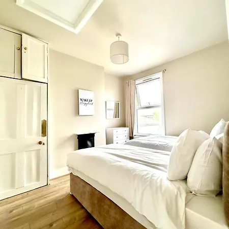5 Bed House With Garden, Up To 9 Guests, Close To O2 And Greenwich Market * London