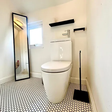 5 Bed House With Garden, Up To 9 Guests, Close To O2 And Greenwich Market * London