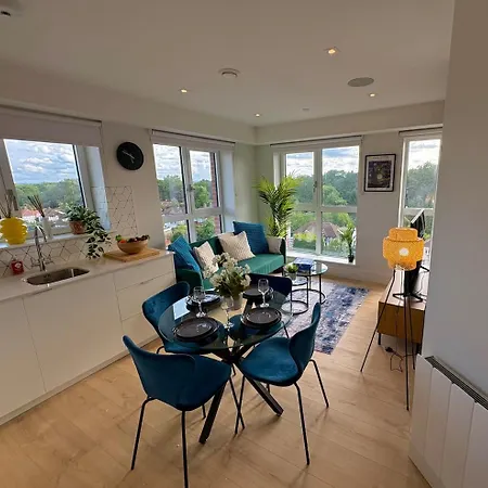 Luxury Floor In Wimbledon Apartment New Malden