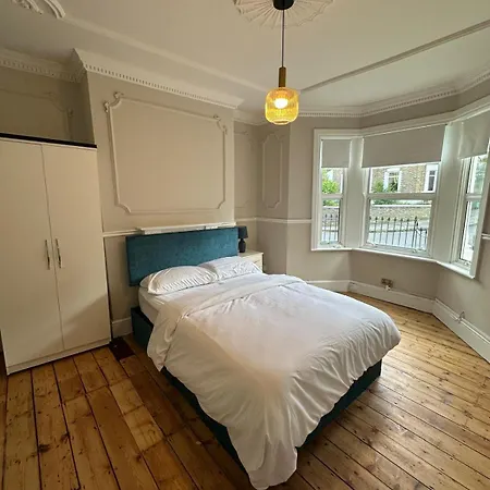Spacious 4br In Greenwich *