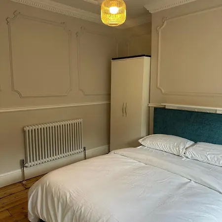 Spacious 4br In Greenwich Plumstead (Greater London)