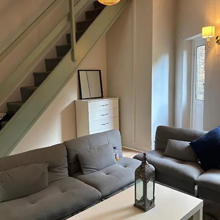 Spacious 4br In Greenwich