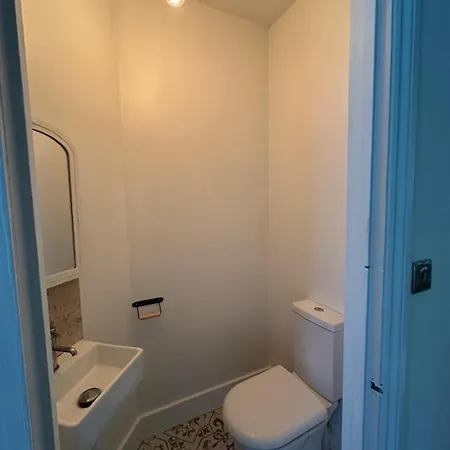 Spacious 4br In Greenwich