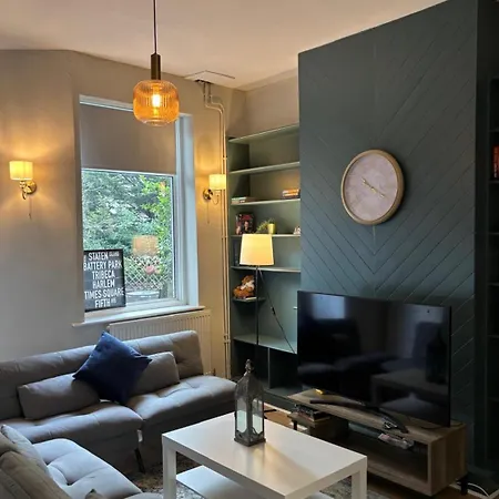 Spacious 4br In Greenwich