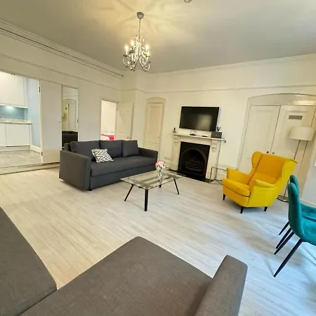 Apartamento Luxurious & Spacious 2br Apr In Earls Court! *