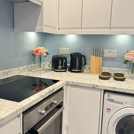 Luxurious & Spacious 2br Apr In Earls Court! Apartment London