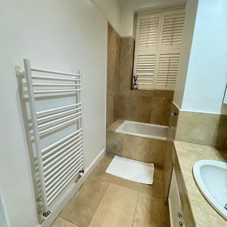 Luxurious & Spacious 2br Apr In Earls Court! * Londres