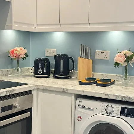 Luxurious & Spacious 2br Apr In Earls Court! Apartamento Londres