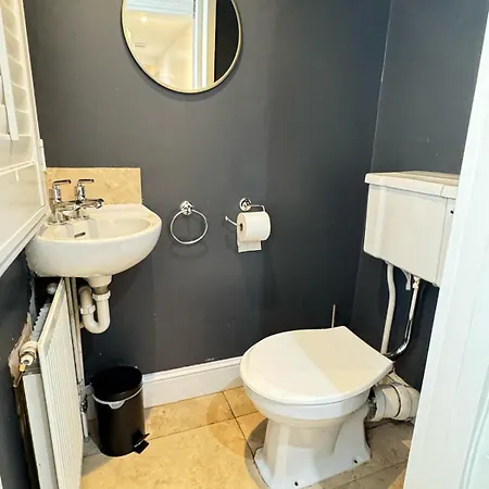 Apartment Luxurious & Spacious 2br Apr In Earls Court! London