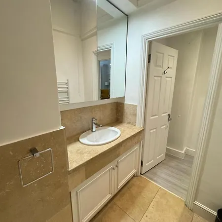 Luxurious & Spacious 2br Apr In Earls Court! Apartment *