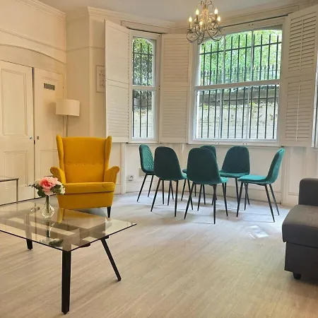 Luxurious & Spacious 2br Apr In Earls Court! *