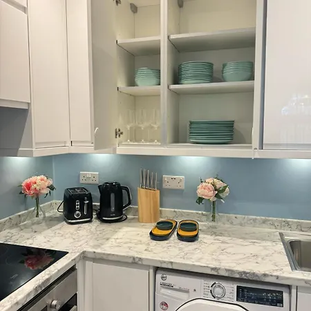Luxurious & Spacious 2br Apr In Earls Court!