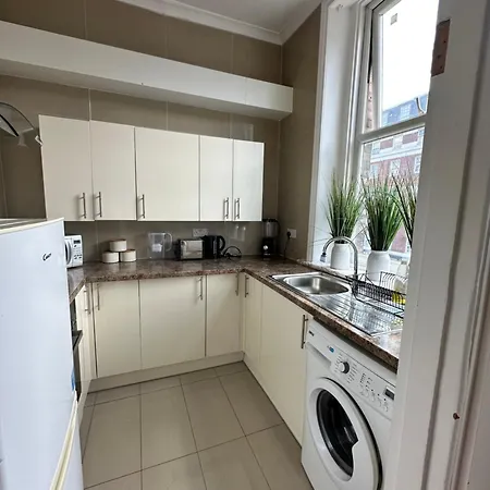 Charming 2nd Floor 1bedroom Flat *