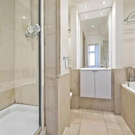 Apartamento Modern 2-bed With Garden View