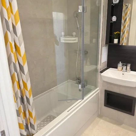 Brand New Three Bedroom Luxury In Harrow Apartment Hatch End