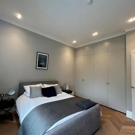 Luxury In Zone 1 Apartment London