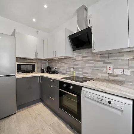 Stylish Modern 3 Bedroom With Garden * Thornton Heath