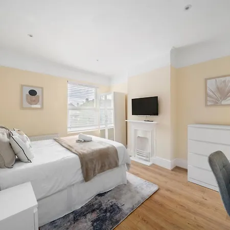 Stylish Modern 3 Bedroom With Garden Apartment Thornton Heath