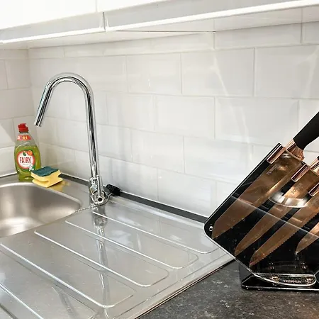 1-bedroom Flat With Small Garden & Paid Parking In Finsbury Park, Highbury Apartment London