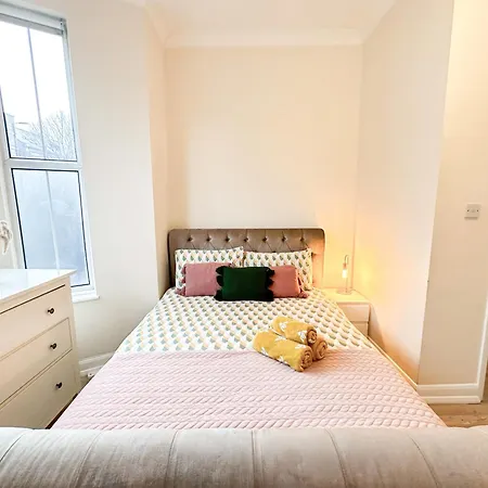 1-bedroom Flat With Small Garden & Paid Parking In Finsbury Park, Highbury * London