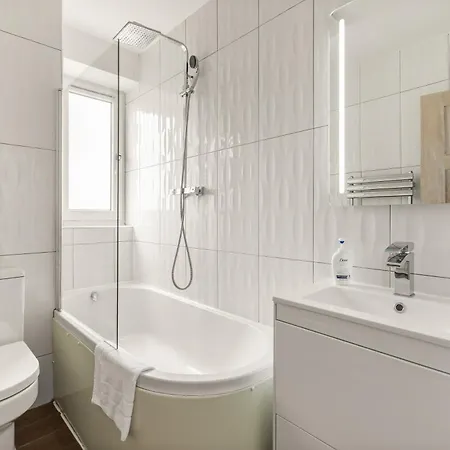 Charming 1 Bedroom Serviced In Camden Apartment