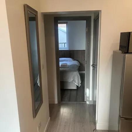 Fully Furbished Entire Flat 2 公寓 *