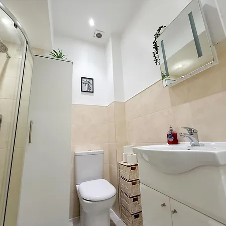 Apartment Cosy 2-bedroom Flat With Free Wi-fi In Shepherds Bush Near Westfield *