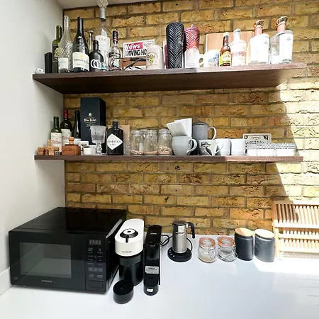 2-bedroom Flat With Private Patio & Firepit In Shepherds Bush Near Hammersmith * Londres