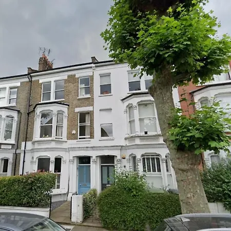 Apartamento 2-bedroom Flat With Private Patio & Firepit In Shepherds Bush Near Hammersmith