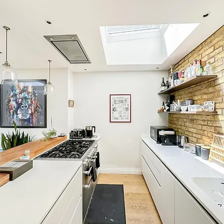 2-bedroom Flat With Private Patio & Firepit In Shepherds Bush Near Hammersmith Apartamento Londres