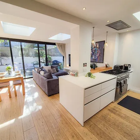 Apartamento 2-bedroom Flat With Private Patio & Firepit In Shepherds Bush Near Hammersmith Londres
