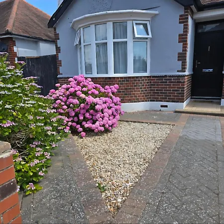 Guest house Double With Ensuite Bathroom Feltham