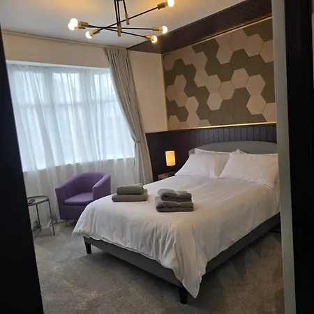Guest house Double With Ensuite Bathroom