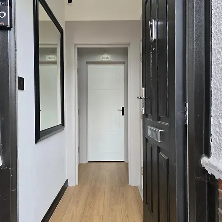 Guest house Double With Ensuite Bathroom Feltham