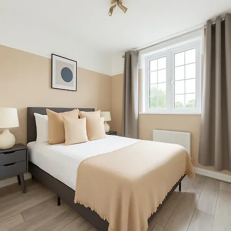 Spacious 2-bedroom In Crystal Palace Apartment *