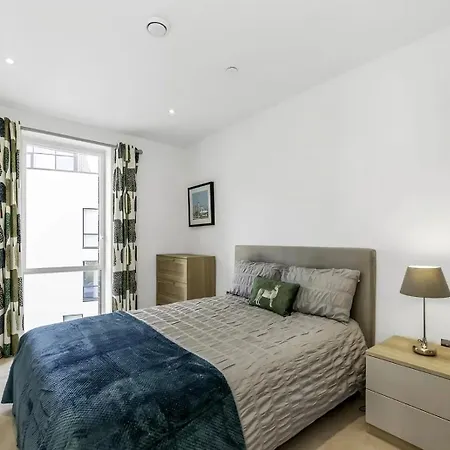 The Place- Greenwich 2-Bed Flat Apartment *