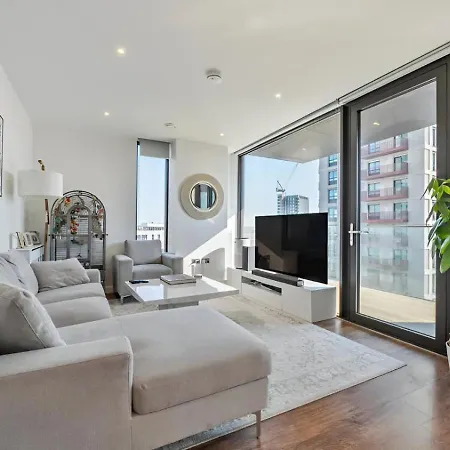 The Place- Greenwich 2-Bed Flat Apartment