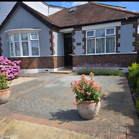 Guest house Double With Ensuite Bathroom Feltham