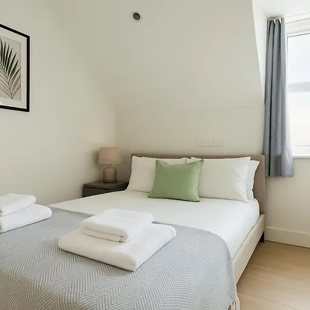 Appartement 2 Bed Flat With Balcony In Finchley *