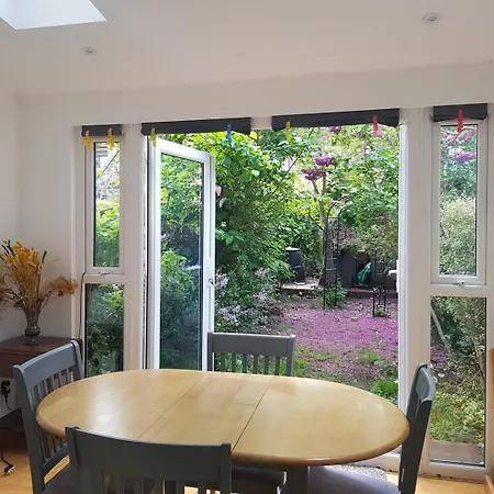 公寓 Stylish & Spacious 3-bed In Vibrant Bow 伦敦