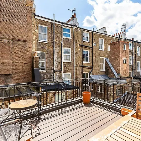 Stylish West Kensington Flat With Character *