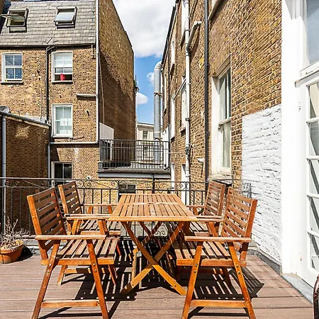 Stylish West Kensington Flat With Character Apartment