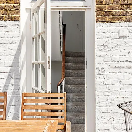 Stylish West Kensington Flat With Character London