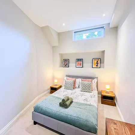 Apartamento 2-bedroom Flat With Private Patio & Firepit In Shepherds Bush Near Hammersmith Londres