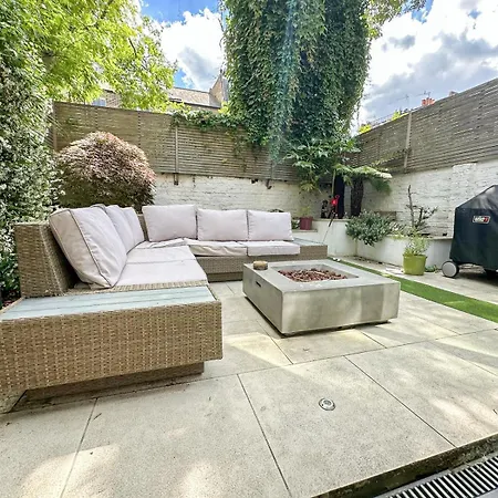 2-bedroom Flat With Private Patio & Firepit In Shepherds Bush Near Hammersmith *