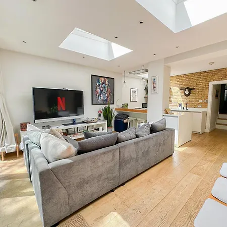 2-bedroom Flat With Private Patio & Firepit In Shepherds Bush Near Hammersmith * Londres