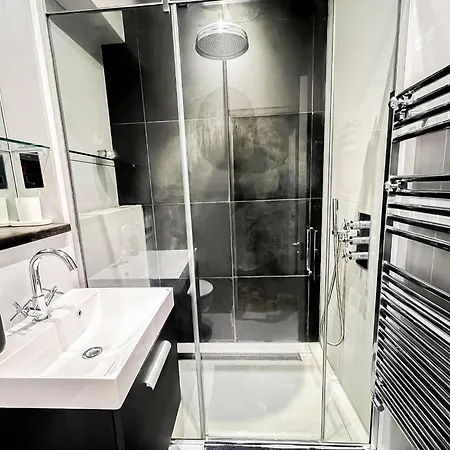 Apartamento 2-bedroom Flat With Private Patio & Firepit In Shepherds Bush Near Hammersmith